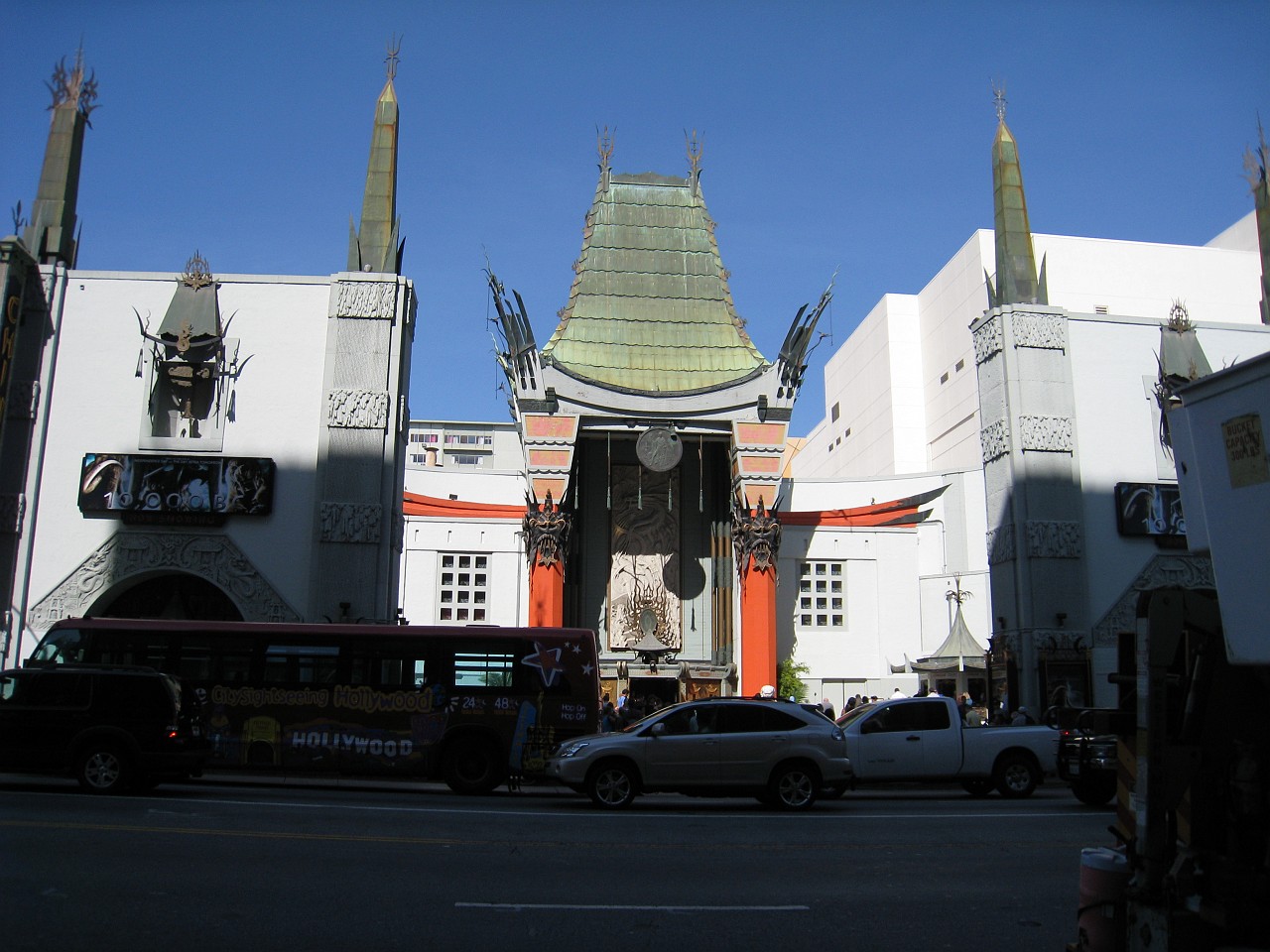 1211 California 2008-03 LA Scene.jpg - A visit to the Los Angeles California area in March of 2008. Activities ranged from Monets at the Getty, street hawkers at Venice Beach, movie look-alikes at Grauman's Chinese Theatre, to the Mission at San Juan Capistrano.